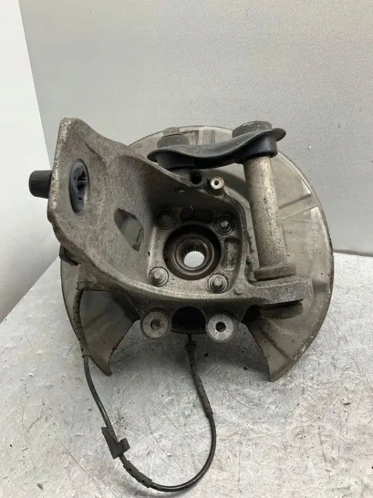 BMW E61 Pyöränlaakeri vasen taka OEM 6770923 image 10