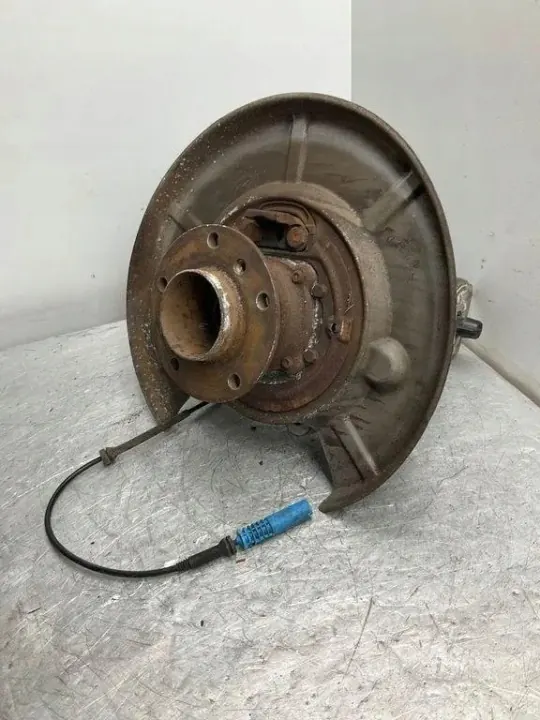 BMW E61 Pyöränlaakeri vasen taka OEM 6770923 image 3
