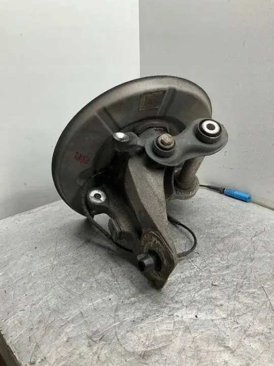 BMW E61 Pyöränlaakeri vasen taka OEM 6770923 image 5