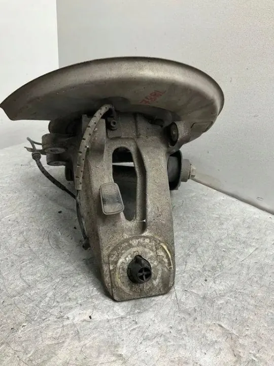 BMW E61 Pyöränlaakeri vasen taka OEM 6770923 image 6
