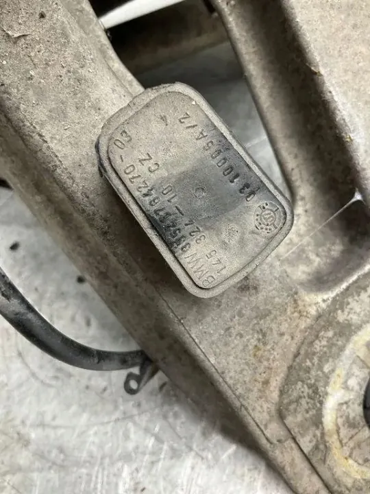 BMW E61 Pyöränlaakeri vasen taka OEM 6770923 image 7