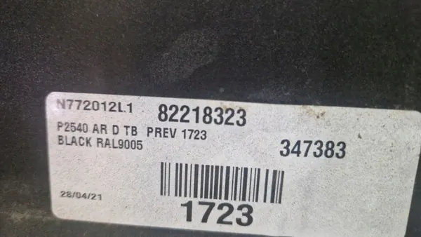 Spoiler intereixo Volvo FH4 OEM 82218323 Usado image 4