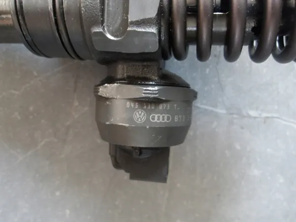 AUDI A4 B5 VW POLO 9N POMPOWTRYSKI 045130073T image 3