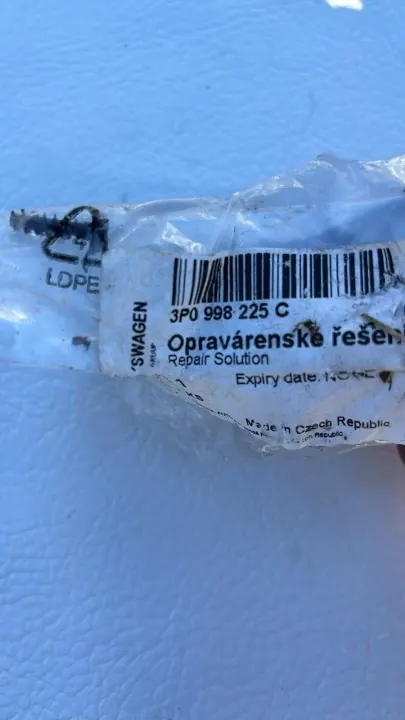 Vasen ajovalaisinkiinnike OEM 3P0998225C Skodalle image 3