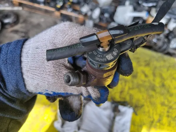 Iniettore HYUNDAI KIA 1.4 CRDI 0445110587 image 2