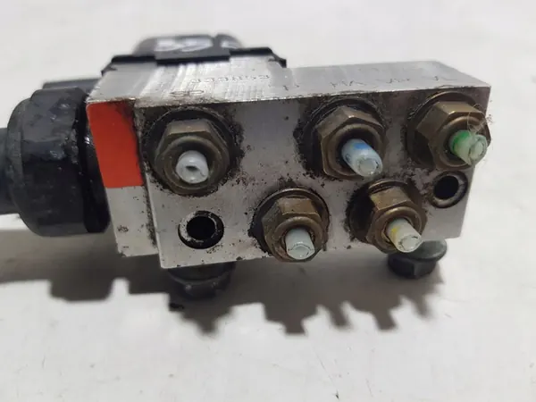 Blocco valvole AIRMATIC Mercedes CLS W219 W211 image 4