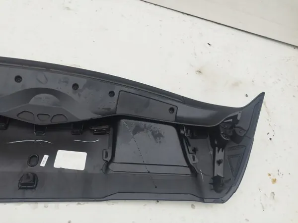 Range Rover Velar L560 Spoiler OEM J82-44210-A image 3