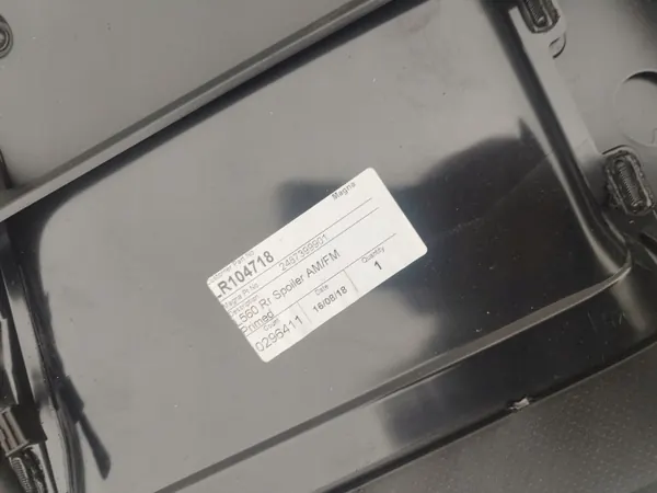 Range Rover Velar L560 Spoiler OEM J82-44210-A image 5