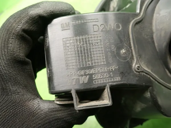 Tapa de combustible OEM 39061480 para Opel Astra K 2017 image 6