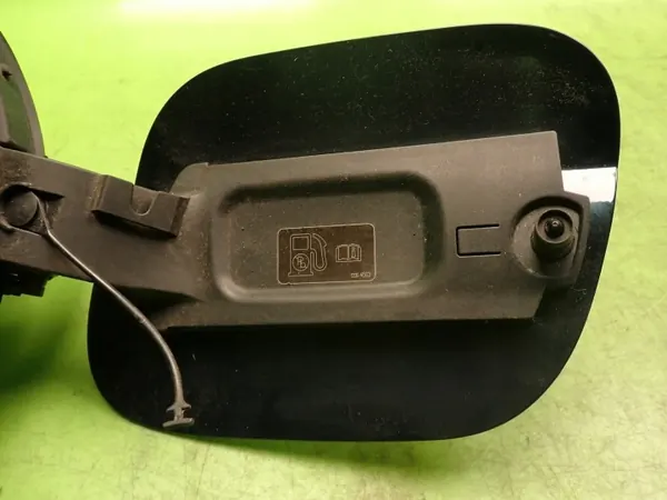 Tapa de combustible OEM 39061480 para Opel Astra K 2017 image 8