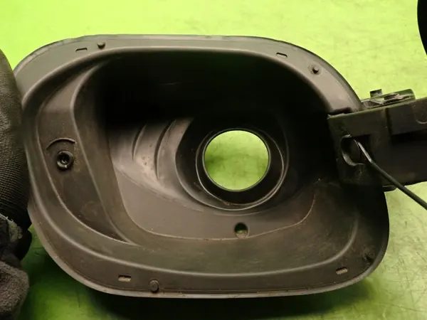 Tapa de combustible OEM 39061480 para Opel Astra K 2017 image 9