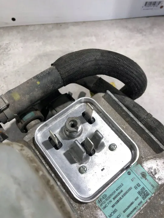Hyundai Ioniq 2018 Växelriktare OEM 377152B005 image 4