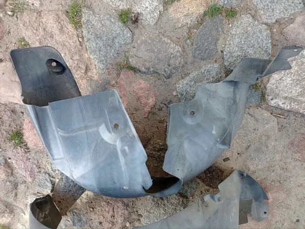 Rear Wheel Arch Renault Clio III image 5