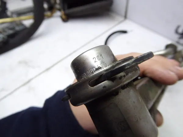 Volkswagen Passat B5 Lift Rail de carburant Valve 1.6 8V ALZ image 3