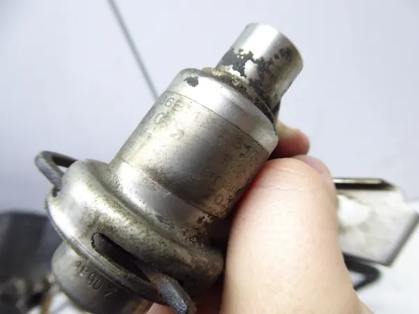 Volkswagen Passat B5 Lift Rail de carburant Valve 1.6 8V ALZ image 4