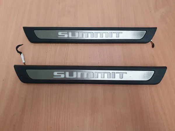 Kynnyssuoja OEM 5S005DX9AC Jeep Cherokee WK2 Summit image 2