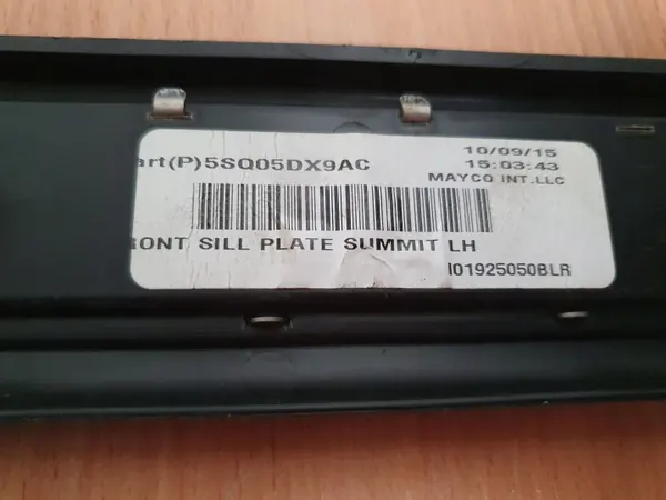 Kynnyssuoja OEM 5S005DX9AC Jeep Cherokee WK2 Summit image 4