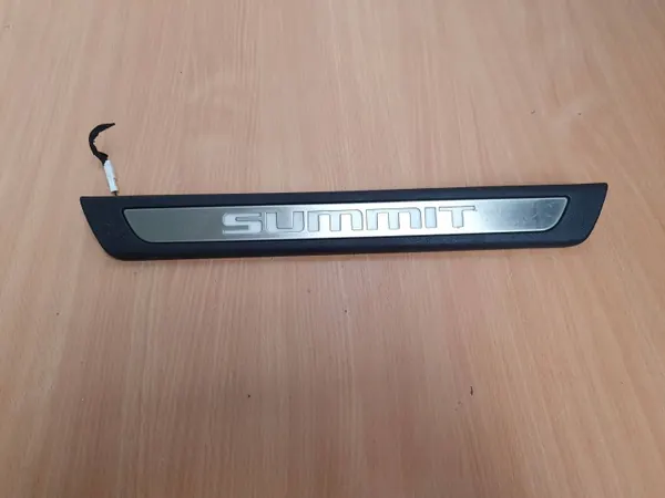 Kynnyssuoja OEM 5S005DX9AC Jeep Cherokee WK2 Summit image 5