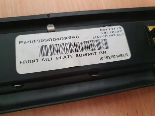 Kynnyssuoja OEM 5S005DX9AC Jeep Cherokee WK2 Summit image 7
