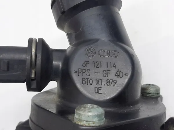 AUDI VW SEAT SKODA 2.0 TFSI Carcasa de Termostato 06F121111 image 3