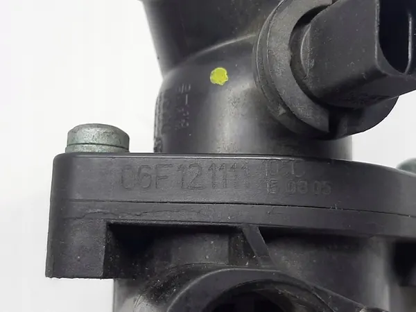 AUDI VW SEAT SKODA 2.0 TFSI Carcasa de Termostato 06F121111 image 4