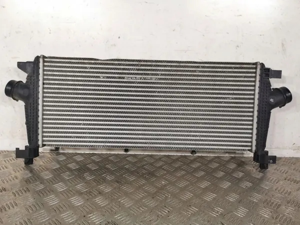 Intercooler Opel Zafira C OEM 2794A8135 - Usado image 2