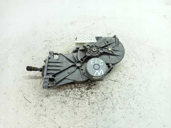 Mercedes W213 Bagagelucklås OEM A2139000500 image 3