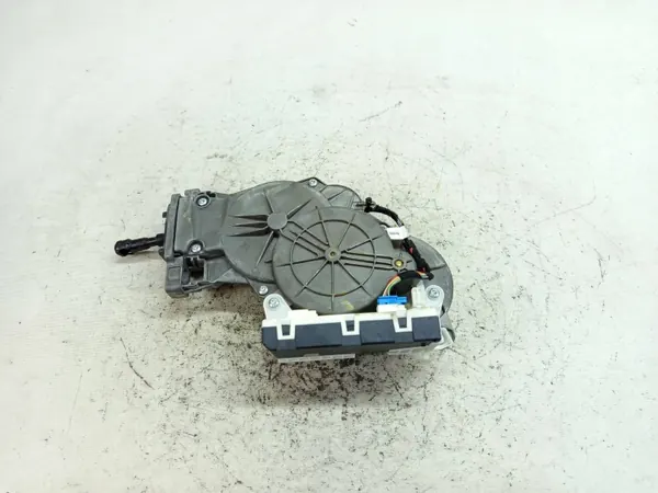 Mercedes W213 Bagagelucklås OEM A2139000500 image 4