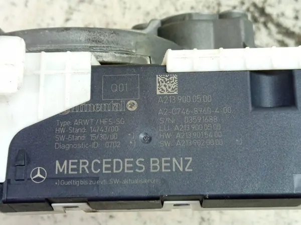 Mercedes W213 Bagagelucklås OEM A2139000500 image 5