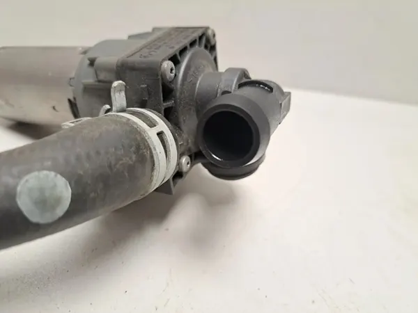Vattenpump OEM 8369806 för BMW X3 E83 image 3