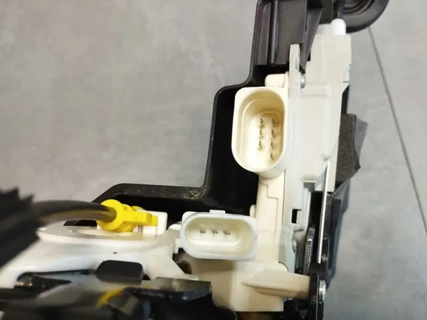 Rechte Vorderverriegelung Audi A8 D4 4H1837016E image 2