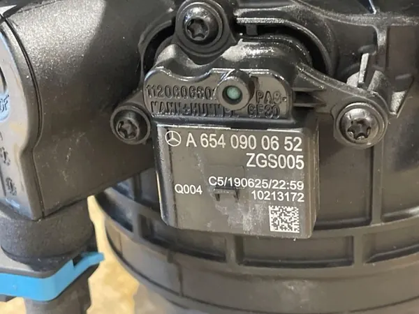 Mercedes W213 Fuel Filter Housing A6540900652 image 4