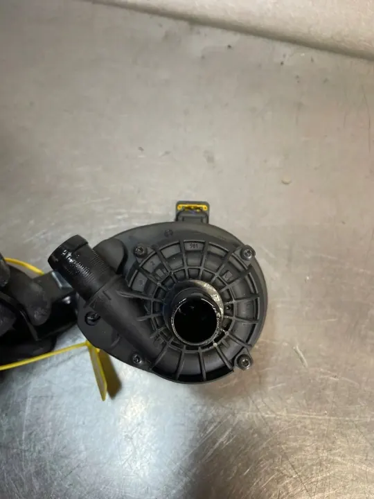 Pompe à eau OEM 210101470R pour Renault Austral image 4