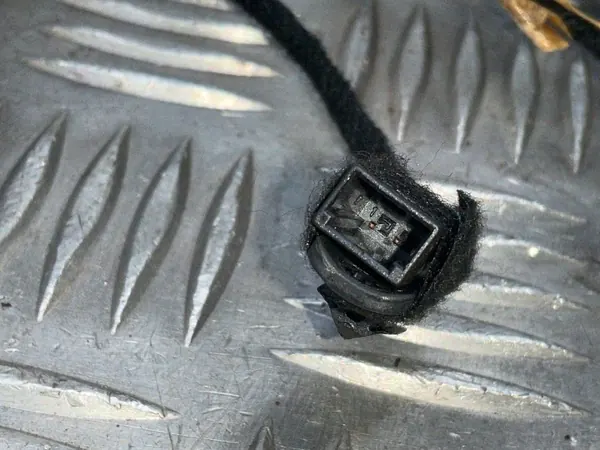 Audi S5 Lado esquerdo dianteiro OEM 8F0871397A - Usado image 4
