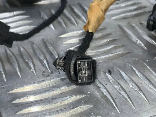 Audi S5 Lado esquerdo dianteiro OEM 8F0871397A - Usado image 5