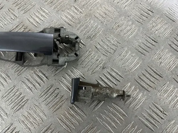Insert de serrure de porte Skoda Octavia II OEM 1Z0837167D image 10
