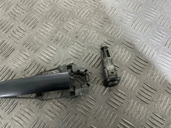 Insert de serrure de porte Skoda Octavia II OEM 1Z0837167D image 5