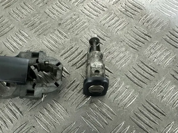 Insert de serrure de porte Skoda Octavia II OEM 1Z0837167D image 7