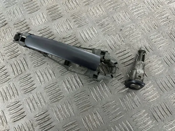 Insert de serrure de porte Skoda Octavia II OEM 1Z0837167D image 8