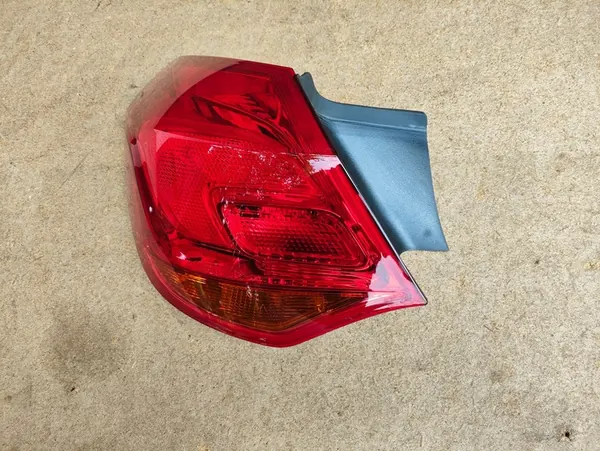 Vänster bakljus Opel Astra J IV HB image 2