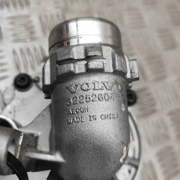 Vattenpump VOLVO V60 II 2.0L bensin 2022 32252604 image 6