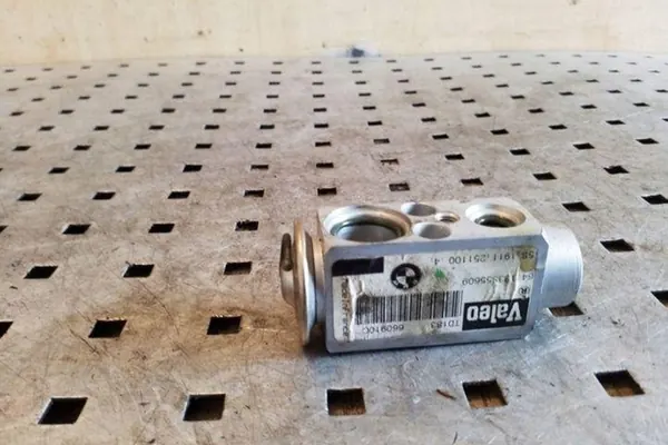 Ilmastointiradiatoriventtiili BMW X5 3.0L Diesel image 3