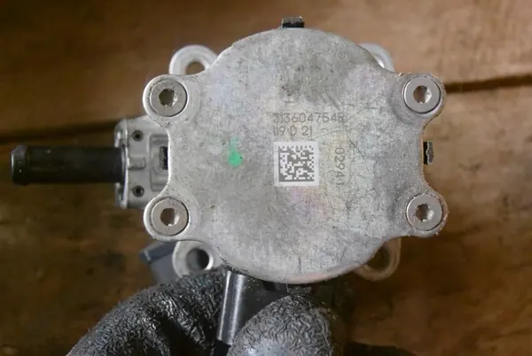 Pompe à huile boîte OEM 313604754R Renault 1.6 eTECH image 3