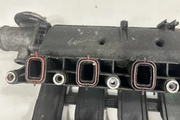 Intake Manifold BMW 5 (E60) 2004 image 4