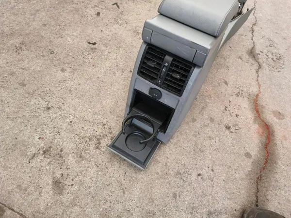 Accoudoir tunnel OEM lkjlhgjf pour VW Touran 2003-2011 image 3