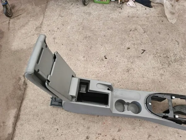 Accoudoir tunnel OEM lkjlhgjf pour VW Touran 2003-2011 image 4