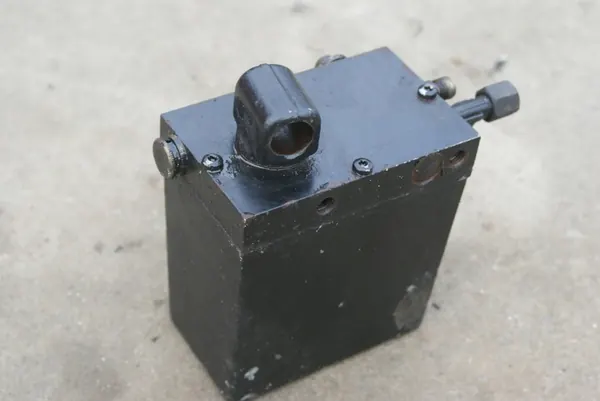 Pompe de levage de cabine Renault image 2