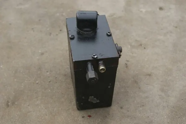 Pompe de levage de cabine Renault image 3