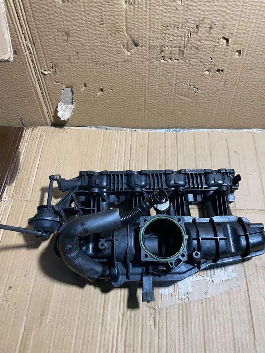 Volkswagen PASSAT B6 2009 Ansaugkrümmer 06j198211 image 4