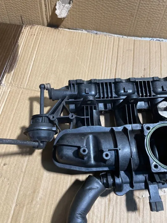 Volkswagen PASSAT B6 2009 Ansaugkrümmer 06j198211 image 5